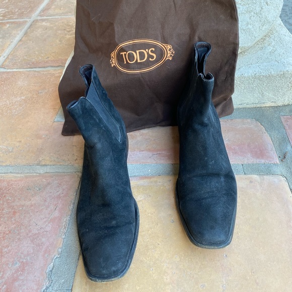Classic Tod’s black suede Chelsea boots